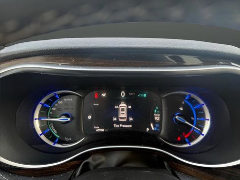 Used 2023 Chrysler Pacifica Limited image 16