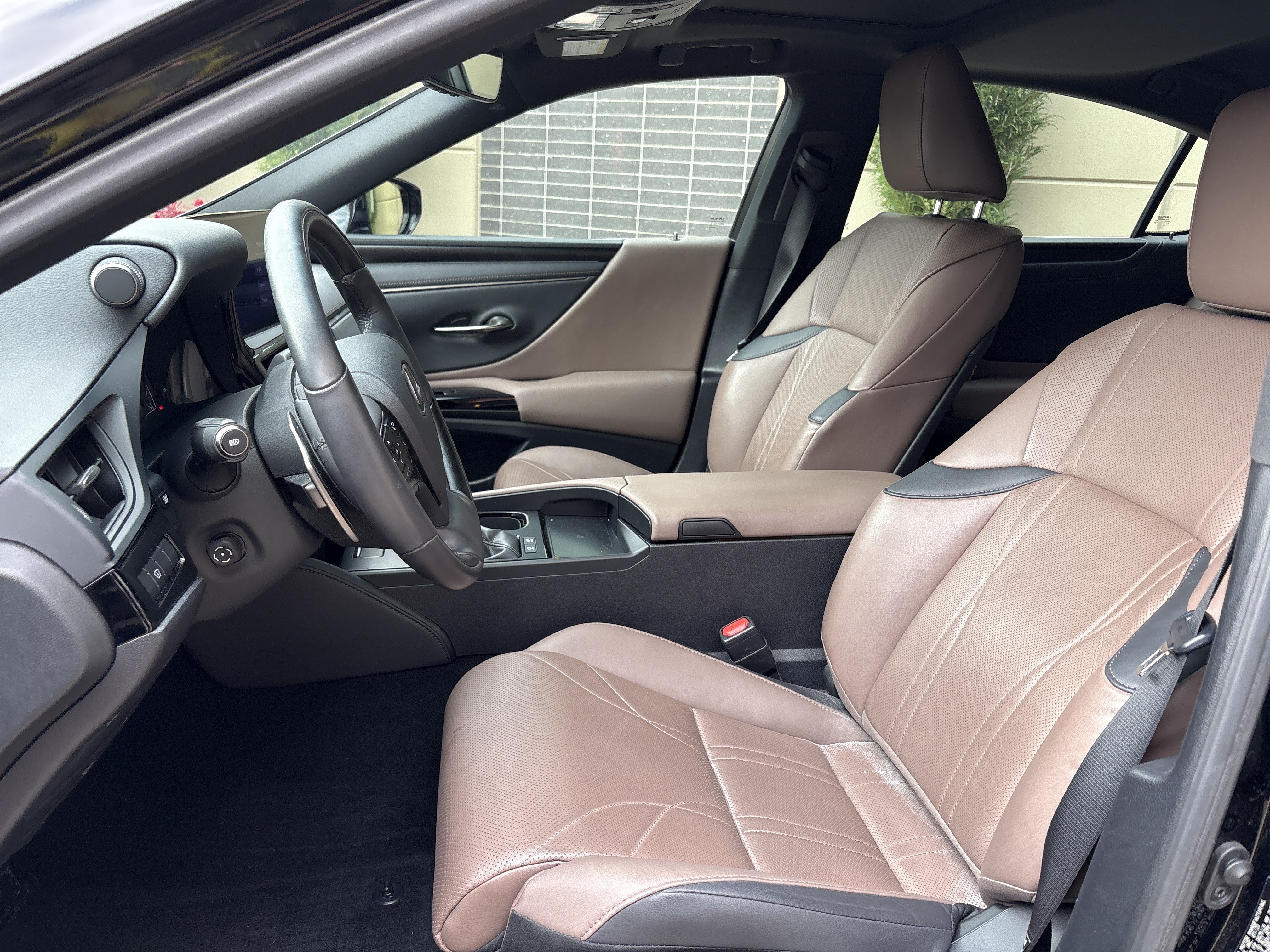 Used 2023 Lexus ES 300h w/ Protection Package (P2) FWD image 16