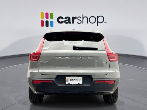 Used 2025 Volvo XC40 B5 Plus AWD/4WD image 4