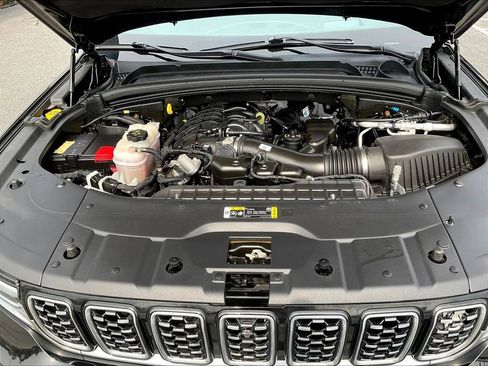 Used 2021 Jeep Grand Cherokee L Summit w/ Advanced Protech Group IV AWD/4WD image 32