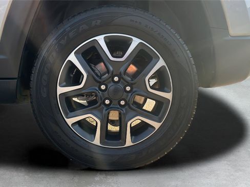 Used 2019 Jeep Compass Trailhawk image 24