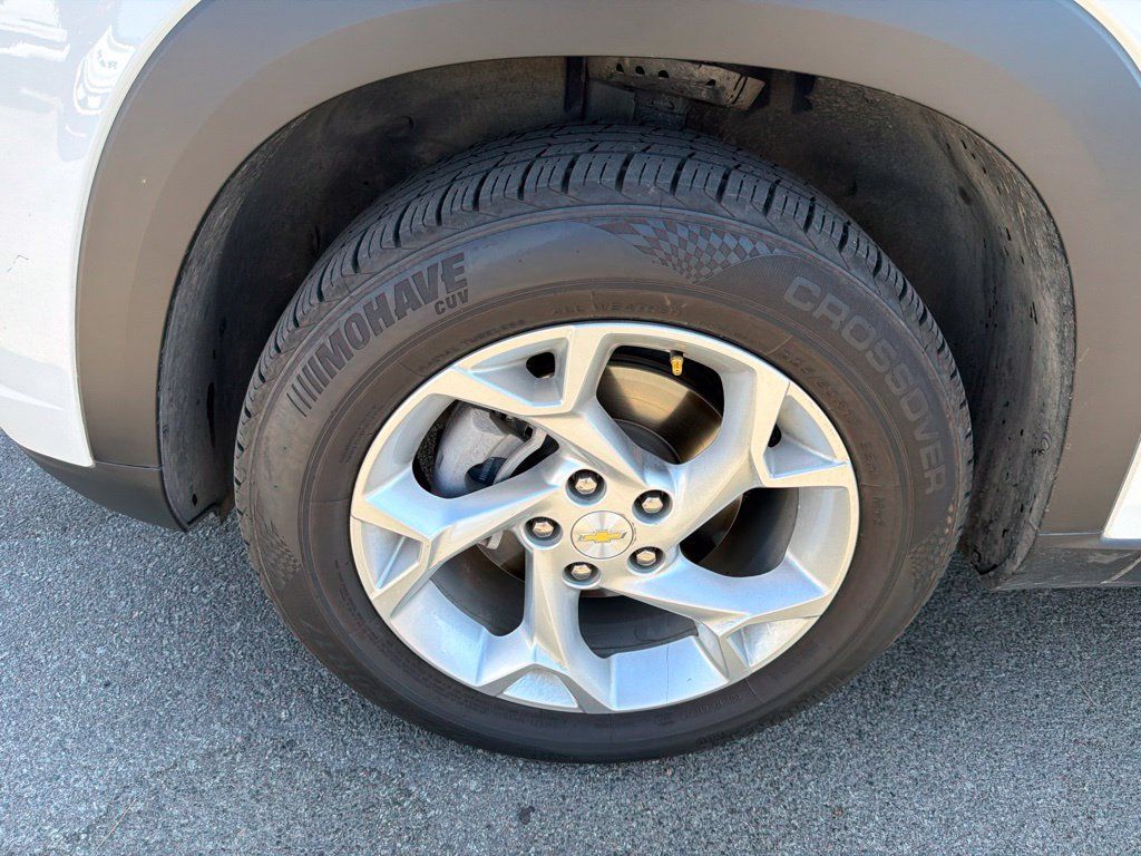 Used 2024 Chevrolet Trax LS w/ LS Convenience Package FWD image 12