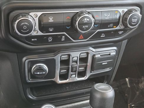 Used 2023 Jeep Gladiator Overland AWD/4WD image 30