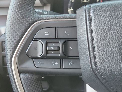 Used 2025 Toyota Tacoma TRD Sport AWD/4WD image 5