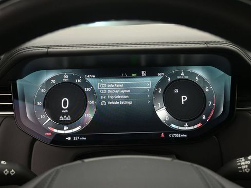 Used 2025 Land Rover Range Rover SE AWD/4WD image 13