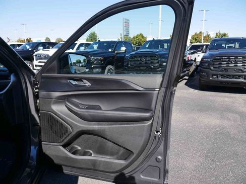 New 2025 Jeep Grand Cherokee Laredo X image 21