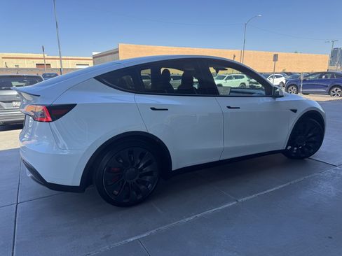 Used 2022 Tesla Model Y Performance image 4
