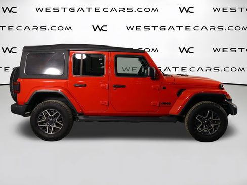 Used 2025 Jeep Wrangler Unlimited Sahara AWD/4WD image 40