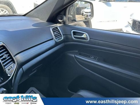 Used 2022 Jeep Grand Cherokee Laredo X AWD/4WD image 34