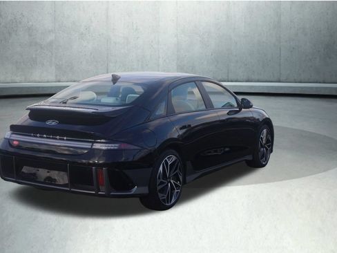 Used 2025 Hyundai Ioniq 6 SEL AWD/4WD image 16