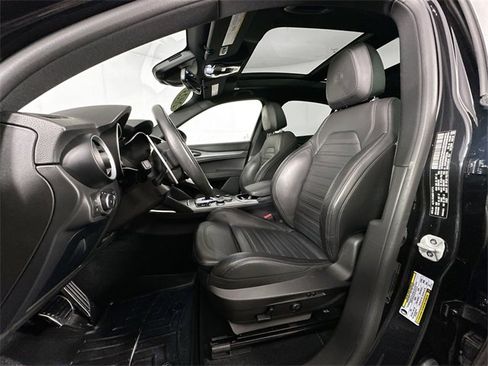 Used 2023 Alfa Romeo Stelvio Veloce image 4