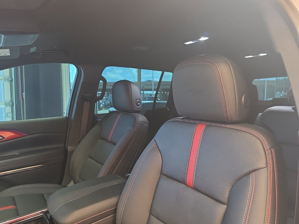 Used 2025 Chevrolet Traverse RS w/ LPO, Floor Liner Package FWD image 34
