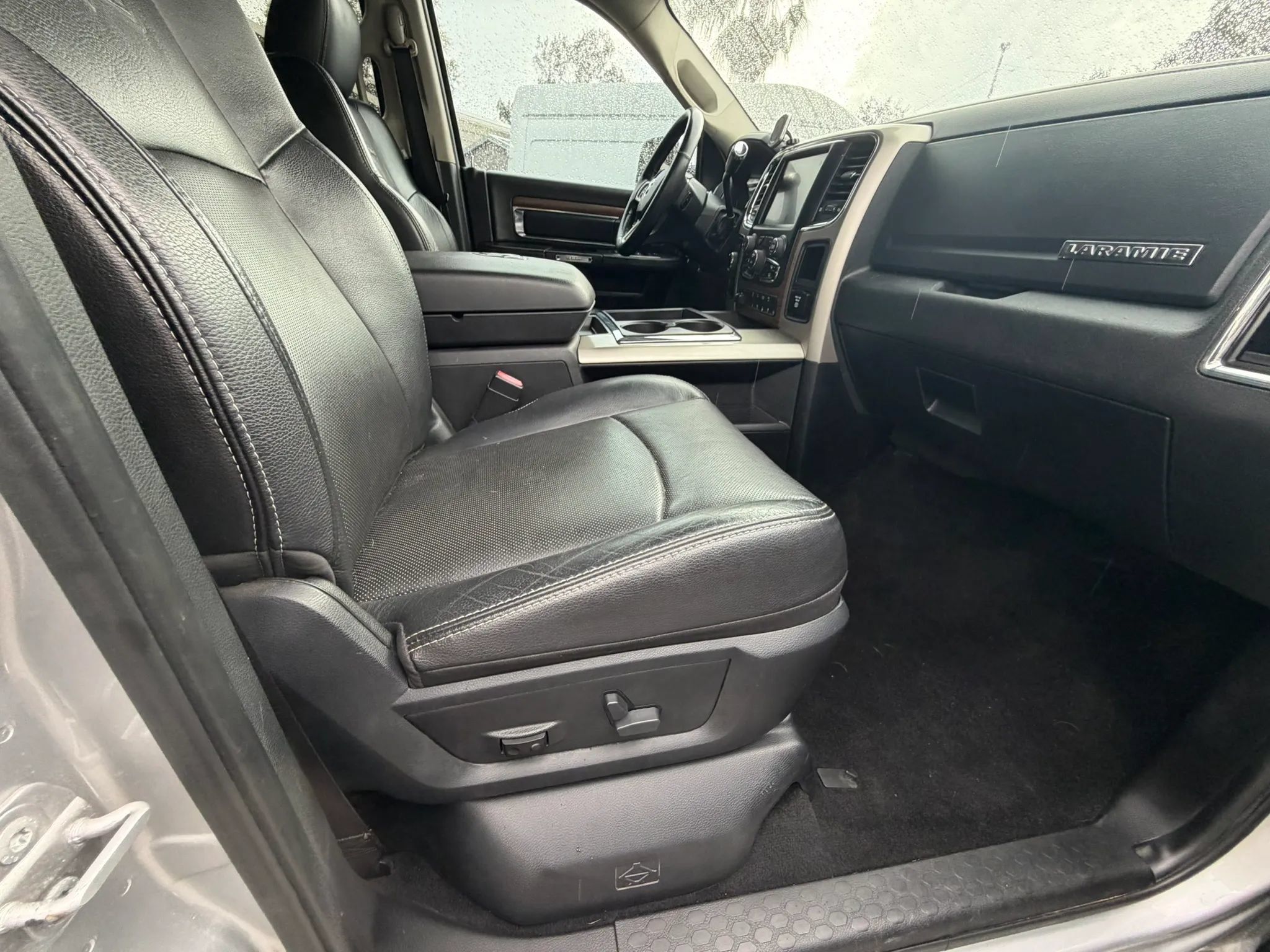 Used 2015 RAM 2500 Laramie AWD/4WD image 34