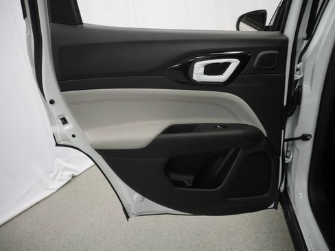 Certified 2024 Jeep Compass Limited w/ Sun and Sound Group image 37