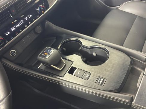 Used 2021 Nissan Rogue SL w/ Premium Package image 21