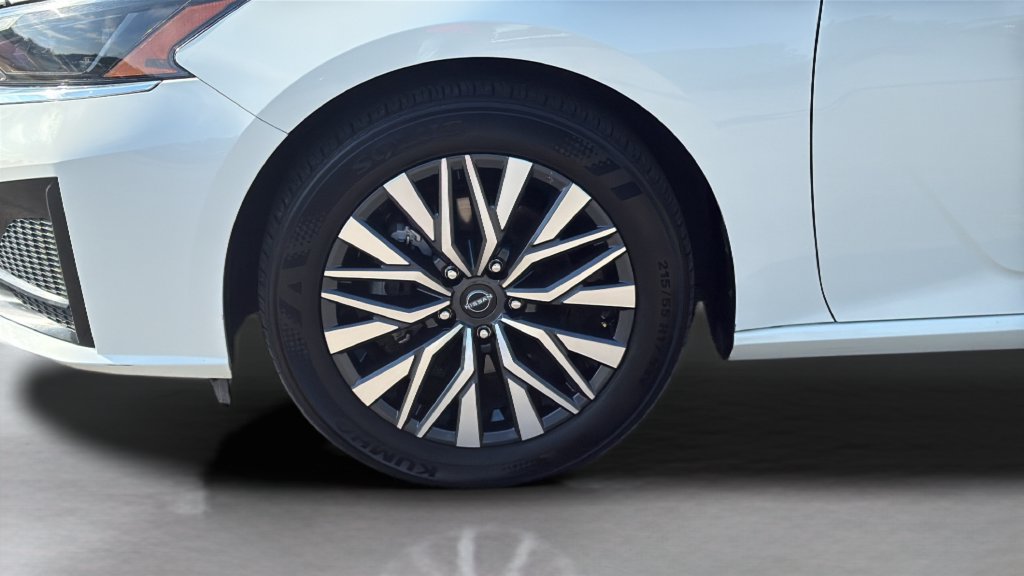 Used 2025 Nissan Altima 2.5 SV FWD image 21