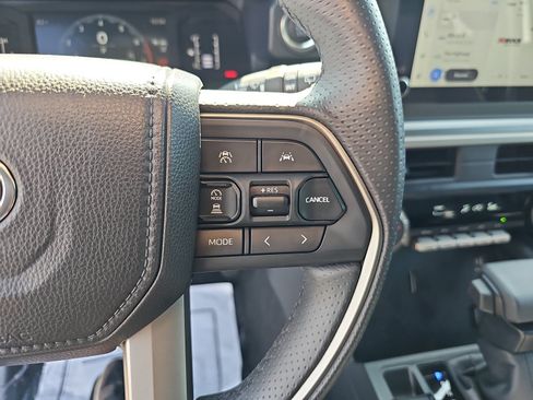 Used 2025 Toyota 4Runner SR5 AWD/4WD image 15