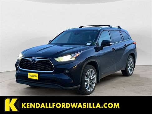 Used 2022 Toyota Highlander Limited image 1