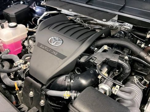 Used 2025 Toyota Highlander LE FWD image 29