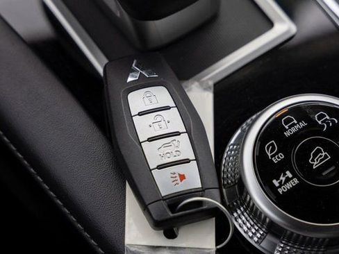 Used 2023 Mitsubishi Outlander SE image 26