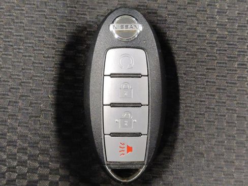 Used 2022 Nissan Rogue Sport SV FWD image 32