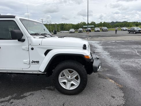 Used 2023 Jeep Gladiator Sport AWD/4WD image 2