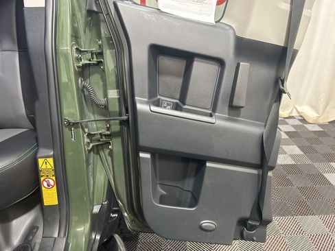 Used 2014 Toyota FJ Cruiser 4WD image 21