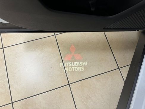 Used 2024 Mitsubishi Outlander 4WD Plug-In Hybrid image 8