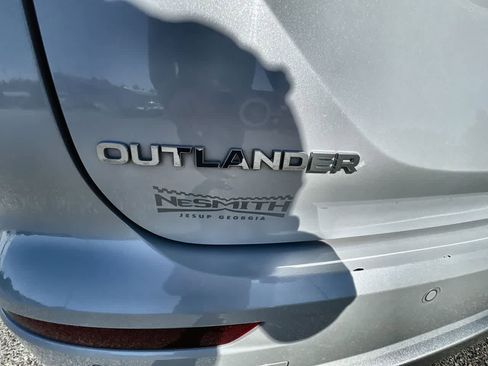 Used 2024 Mitsubishi Outlander SE image 30