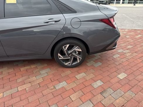 Used 2025 Hyundai Elantra Sport FWD image 6