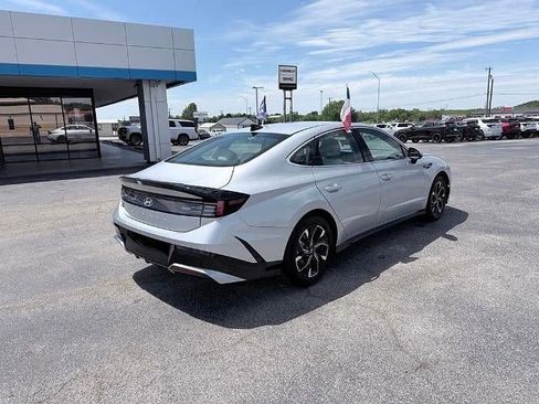 Used 2025 Hyundai Sonata SEL FWD image 3