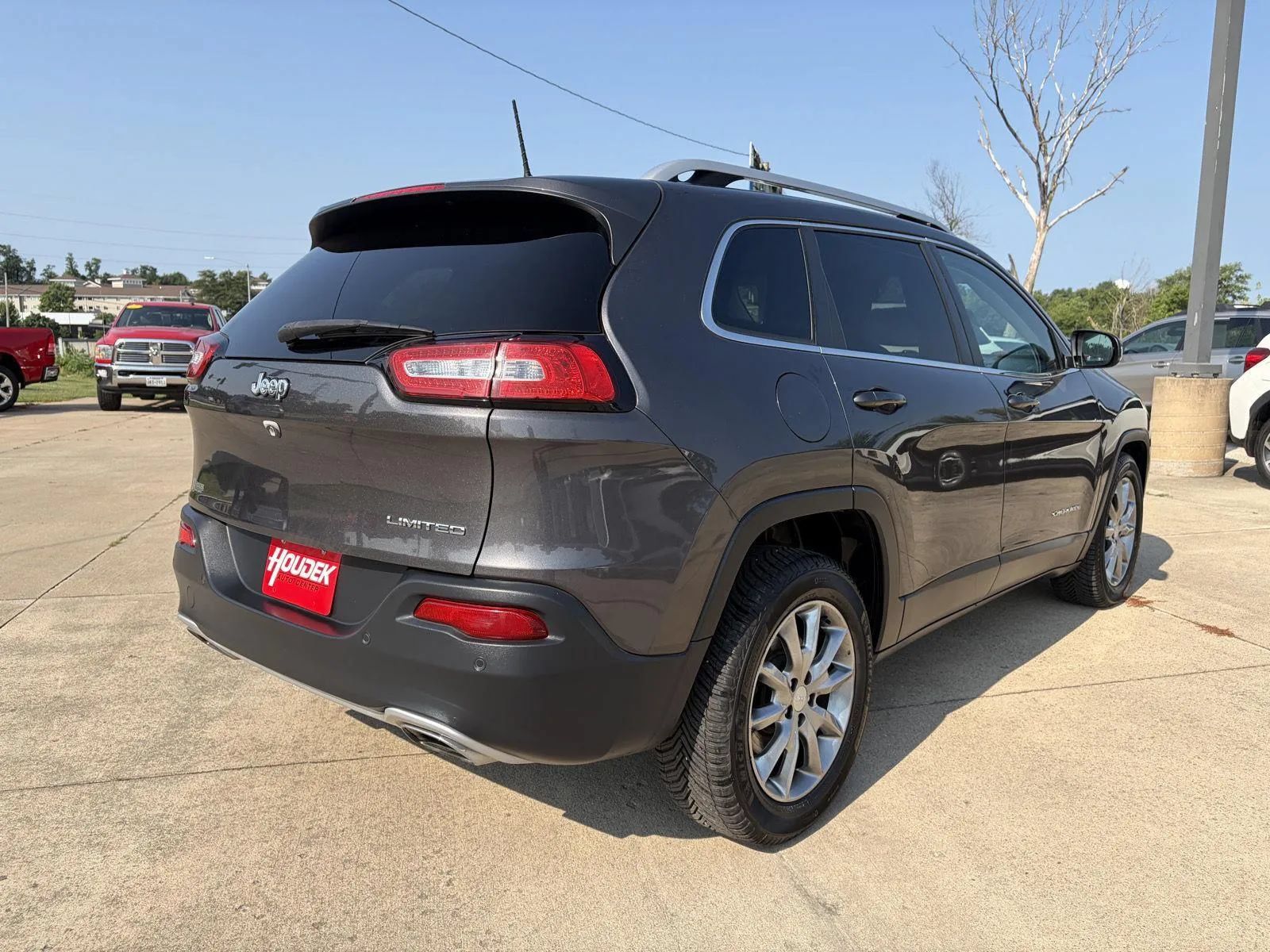 Used 2018 Jeep Cherokee Limited FWD image 8