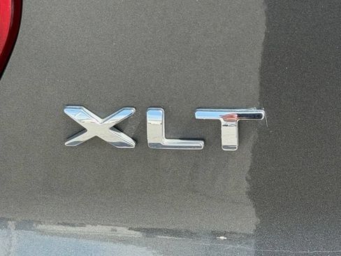 Used 2017 Ford Explorer XLT w/ Equipment Group 202A AWD/4WD image 19
