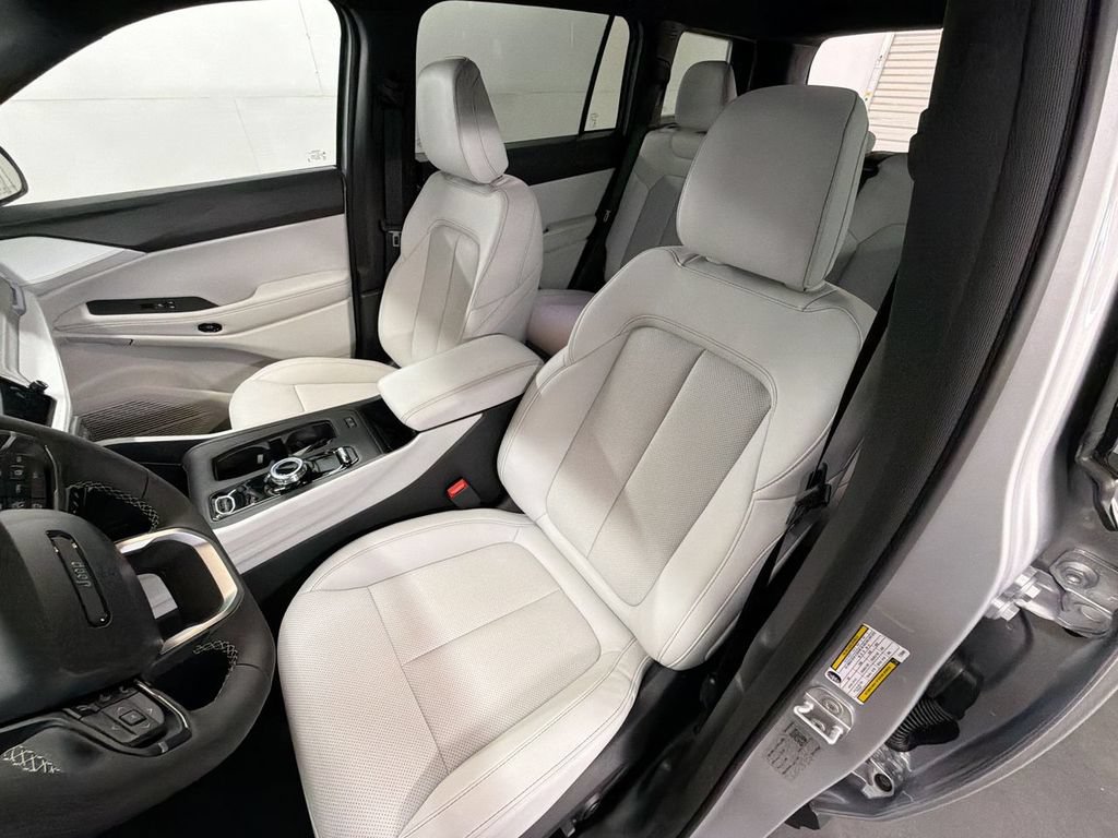 Used 2026 Jeep Cherokee Limited AWD/4WD image 18