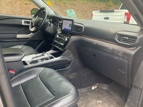 Used 2021 Ford Explorer Limited w/ Equipment Group 301A RWD image 11
