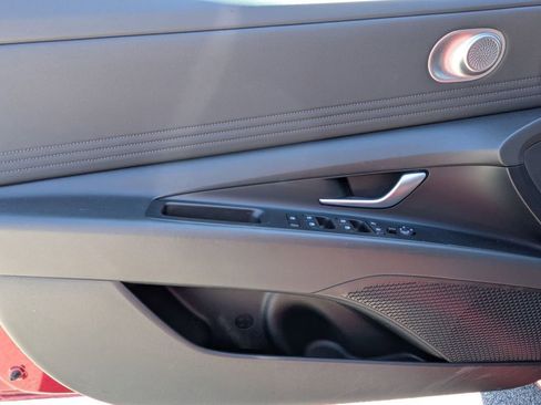 Used 2025 Hyundai Elantra SEL FWD image 11