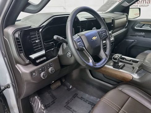 Used 2025 Chevrolet Silverado 1500 High Country w/ High Country Premium Package AWD/4WD image 10