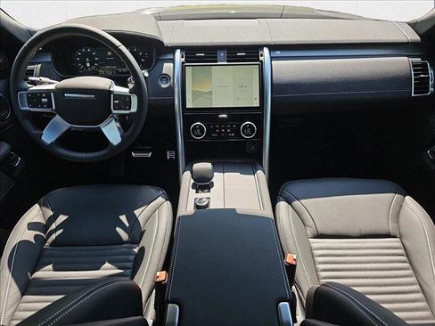 New 2024 Land Rover Discovery Dynamic SE image 4