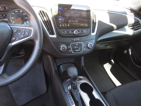 Used 2025 Chevrolet Malibu LS FWD image 16