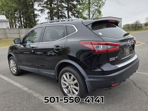 Used 2021 Nissan Rogue Sport SV image 3