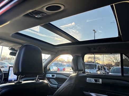 Used 2023 Ford Explorer Limited w/ Limited Technology Package image 41