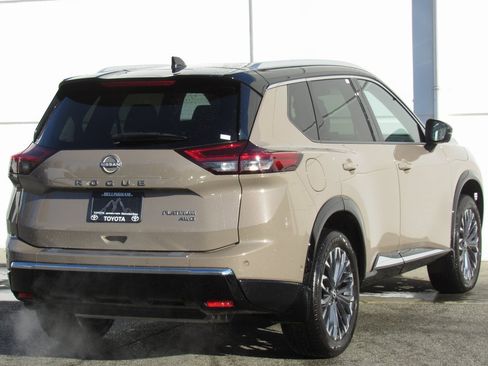 Used 2024 Nissan Rogue Platinum w/ Platinum Premium Package image 6