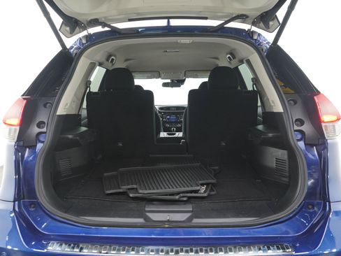 Used 2019 Nissan Rogue SV w/ Premium Package AWD/4WD image 17