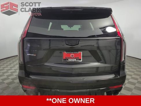 Used 2024 Cadillac Escalade ESV V image 5