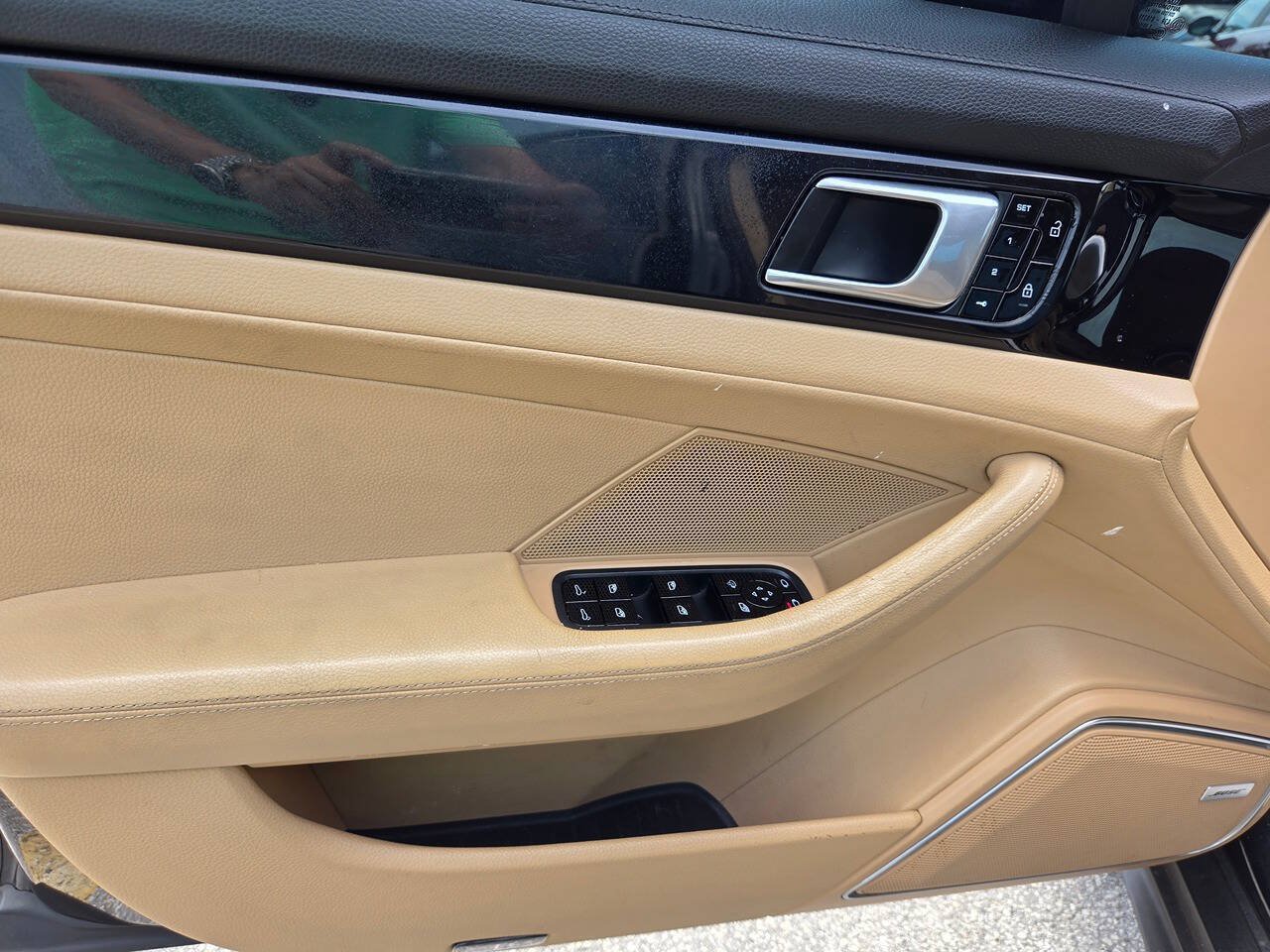 Used 2020 Porsche Panamera RWD image 17
