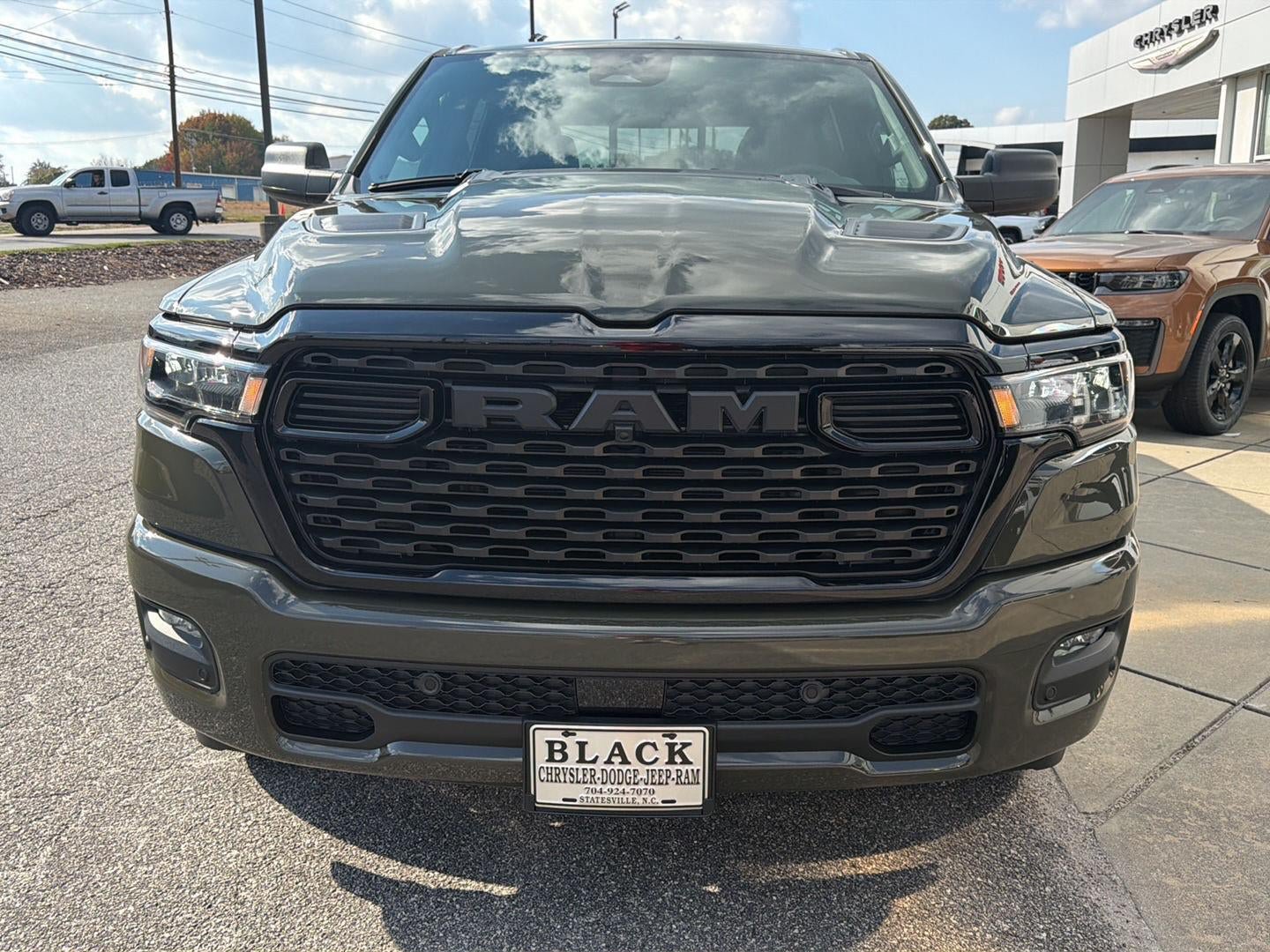 New 2027 RAM 1500 Express AWD/4WD image 13