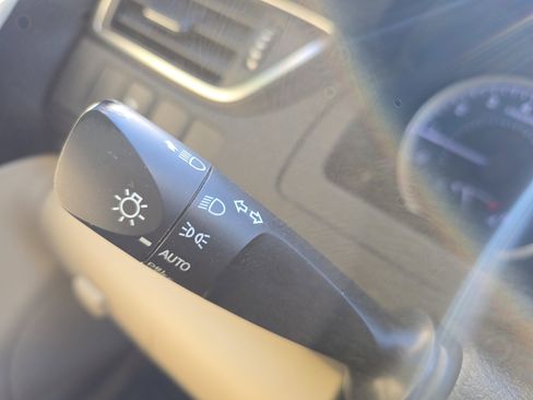 Used 2015 Toyota Camry XLE image 28