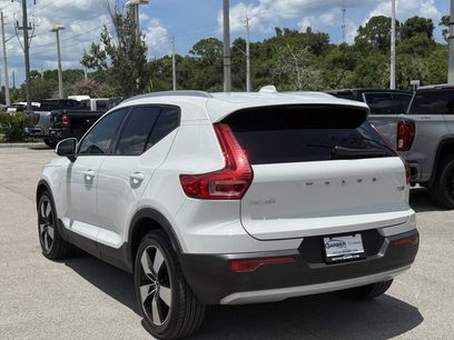 Used 2020 Volvo XC40 T5 Momentum