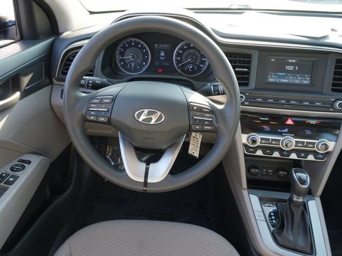 Used 2020 Hyundai Elantra SE FWD image 20