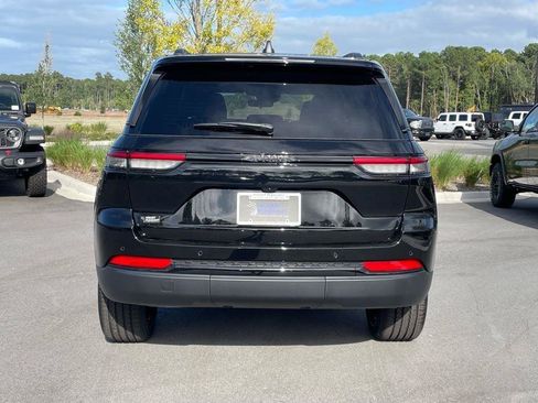 New 2025 Jeep Grand Cherokee Altitude image 34
